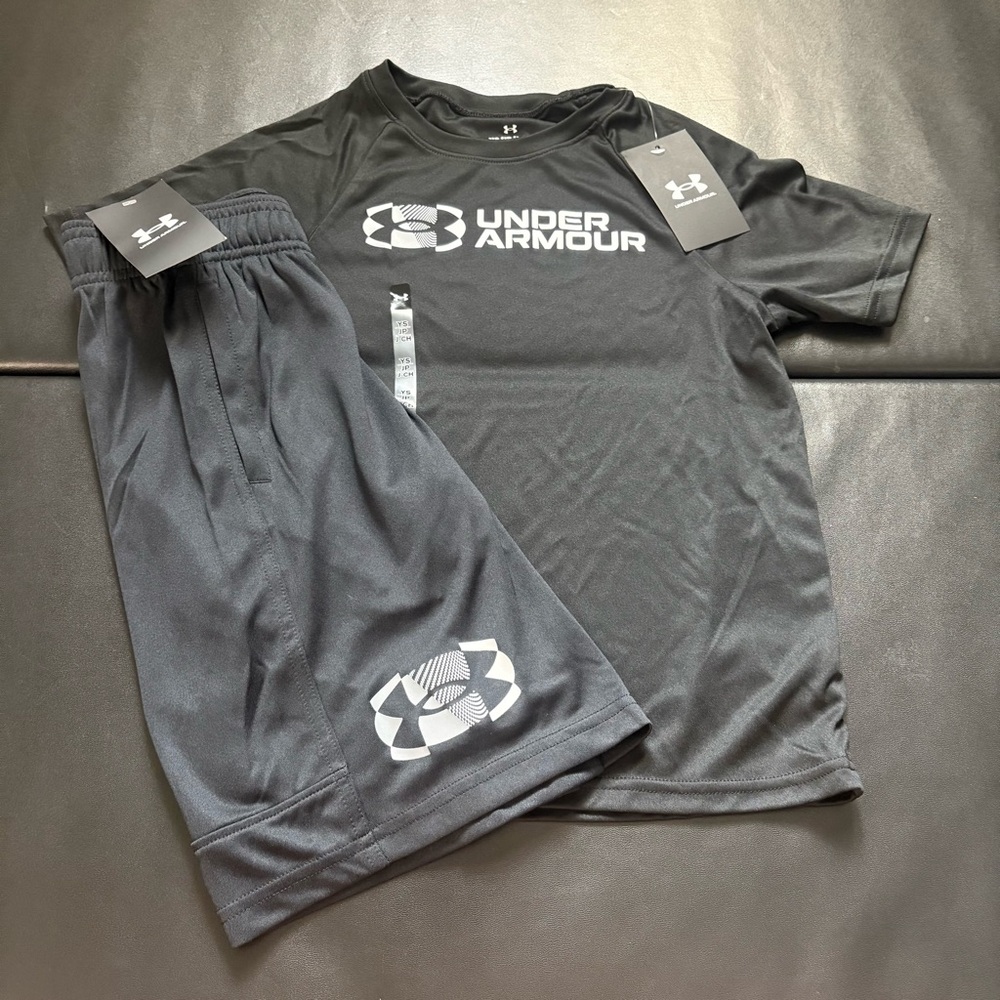 NWT Under Armour Athletic Set Boys Youth Size Small